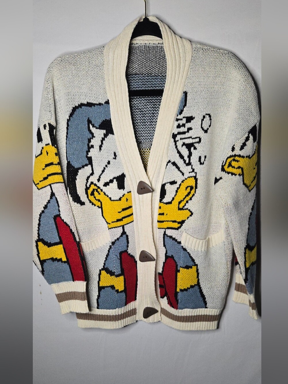 Disney Donald Duck Graphic Wooden ĥButton Cardigan Sweater White/Blue/Yellow L